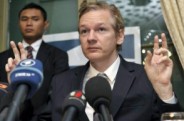 Hackers pró-WikiLeaks atacam Paypal e banco suíço